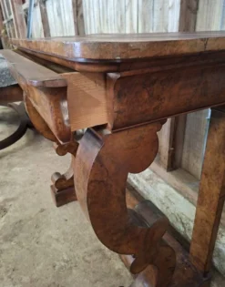 Console d’époque Restauration en loupe d'orme – XIXe siècle (ombp)