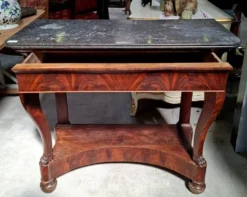 Console d’époque Restauration en acajou – Dessus de marbre – XIXe siècle