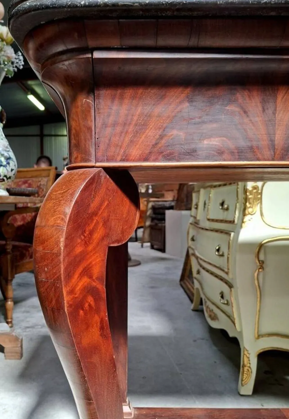 Console d’époque Restauration en acajou – Dessus de marbre – XIXe siècle