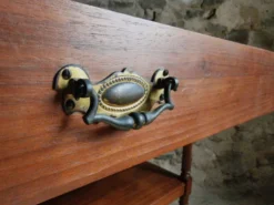 Console en acajou antique avec tiroir et étagère, table de service française, vers 1900