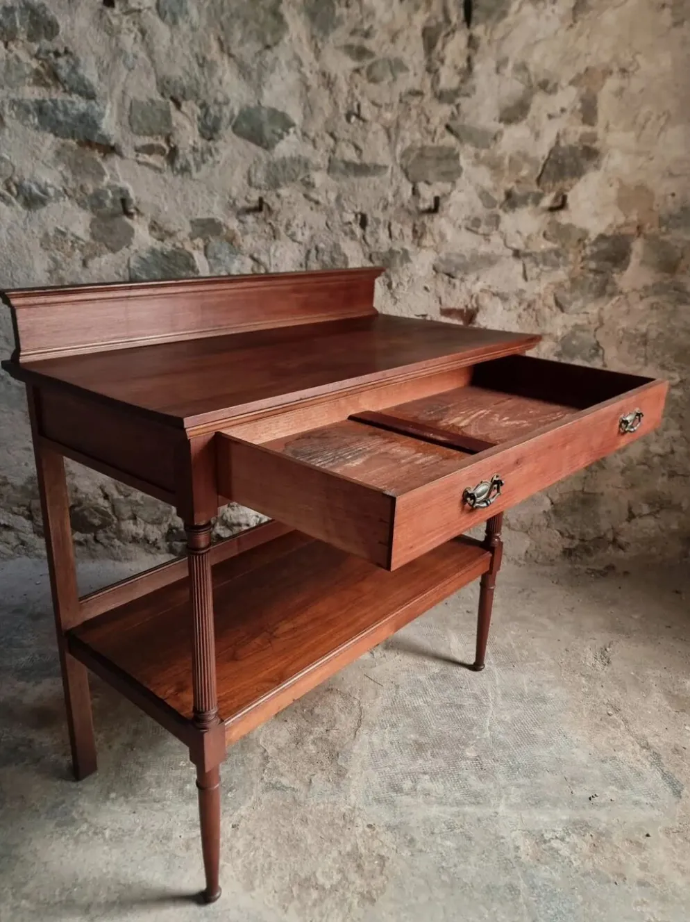 Console en acajou antique avec tiroir et étagère, table de service française, vers 1900