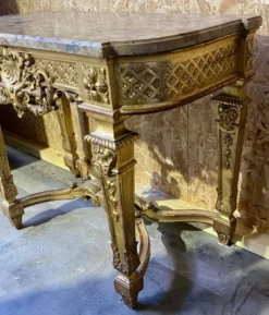 Console en bois doré