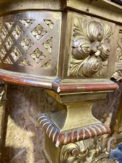 Console en bois doré