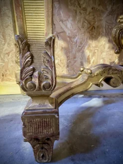 Console en bois doré