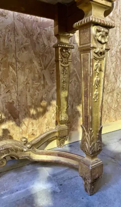 Console en bois doré