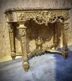 Console en bois doré