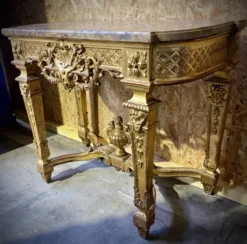 Console en bois doré
