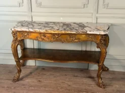 Console en bois doré, quatre pieds garnis de monstres marins, marbre brèche violette, vers 1900