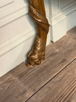 Console en bois doré, quatre pieds garnis de monstres marins, marbre brèche violette, vers 1900