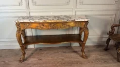 Console en bois doré, quatre pieds garnis de monstres marins, marbre brèche violette, vers 1900