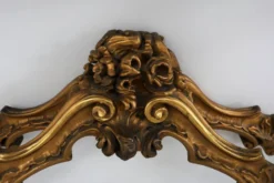 Console en bois doré sculpté avec plateau en marbre rose, style Louis XV / Rococo, It