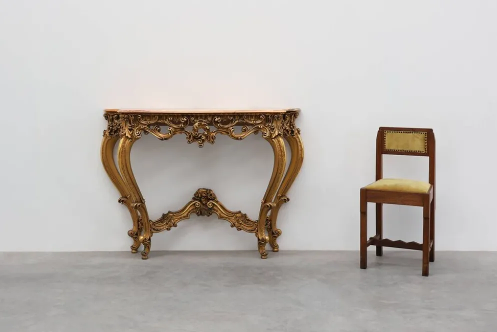 Console en bois doré sculpté avec plateau en marbre rose, style Louis XV / Rococo, It