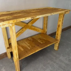 Console en bois, patine jaune