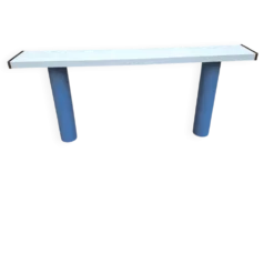Console en laque blanche avec pieds en plastique cylindriques par Tresoldi Salvati, années 1980.