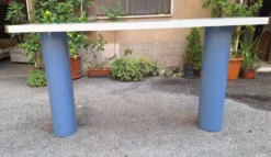 Console en laque blanche avec pieds en plastique cylindriques par Tresoldi Salvati, années 1980.