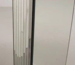 Console en miroir argenté minimaliste et exclusive, fabriquée à la main, objet d'art