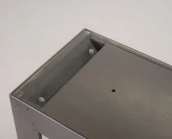 Console en miroir argenté minimaliste et exclusive, fabriquée à la main, objet d'art