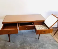 Console en teck années 50 par Gaston Poisson – 3 tiroirs, miroir
