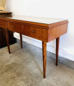Console en teck années 50 par Gaston Poisson – 3 tiroirs, miroir