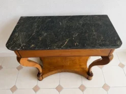 Console française XIXe en merisier et marbre noir, pieds griffes