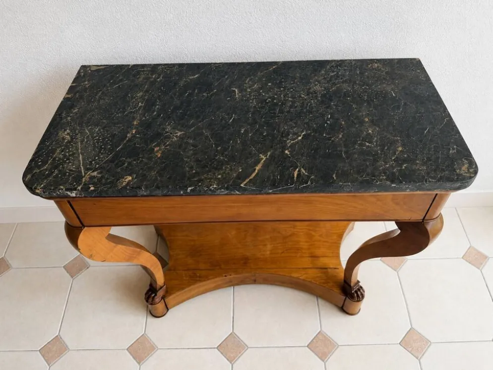 Console française XIXe en merisier et marbre noir, pieds griffes