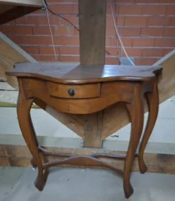Console galbée style Louis XV / Art Nouveau en bois massif