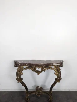 Console Louis XV en bois doré sculpté dessus marbre rouge