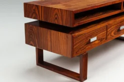Console multimédia flottante moderne du milieu du siècle en palissandre, Danemark, 1960