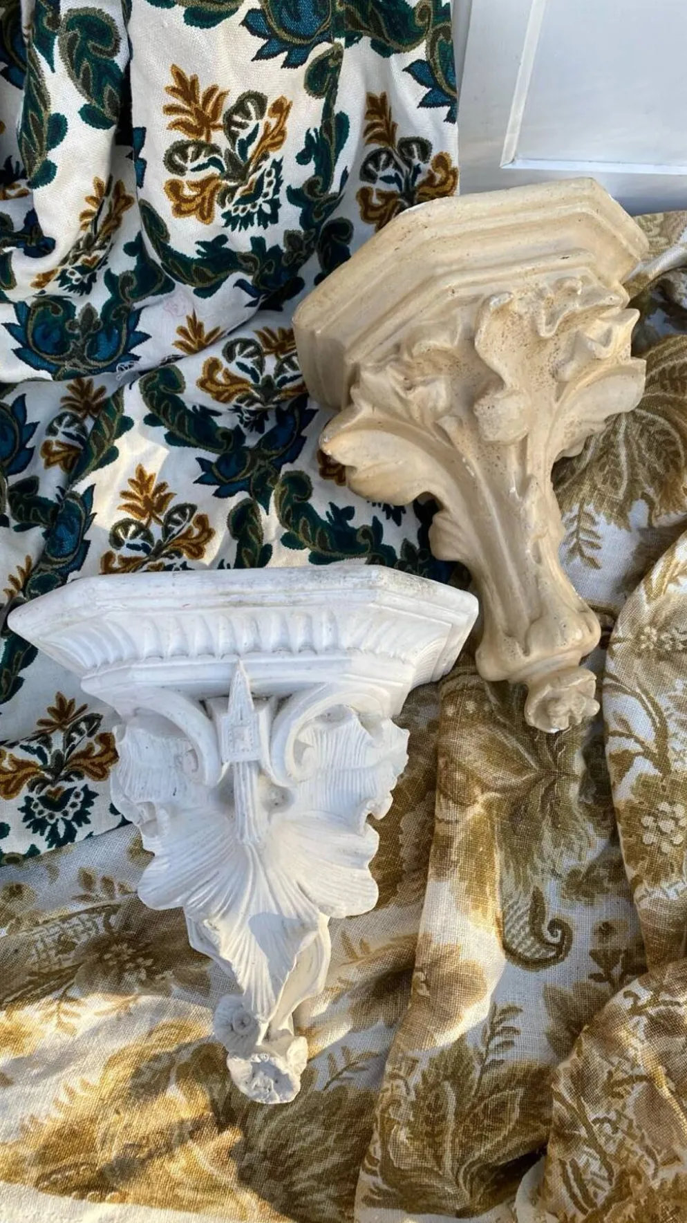 Console murale ancienne en plâtre