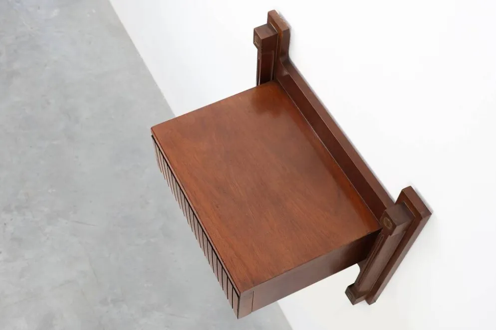 Console murale en bois avec des détails en laiton, Italie années 1960
