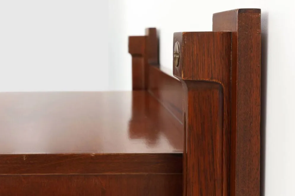 Console murale en bois avec des détails en laiton, Italie années 1960