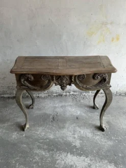Console néoclassique antique sculptée