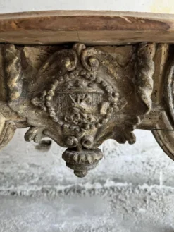 Console néoclassique antique sculptée