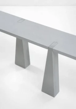Console Pietra Serena Modèle Inkas Table par Angelo Mangiarotti pour Skipper, années 1990.