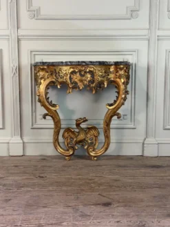Console Régence au dragon, bois sculpté et doré, Paris vers 1720