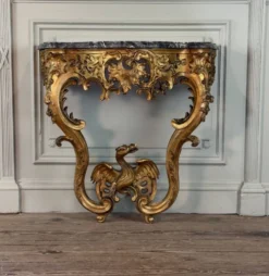 Console Régence au dragon, bois sculpté et doré, Paris vers 1720