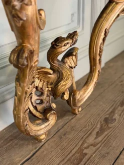 Console Régence au dragon, bois sculpté et doré, Paris vers 1720
