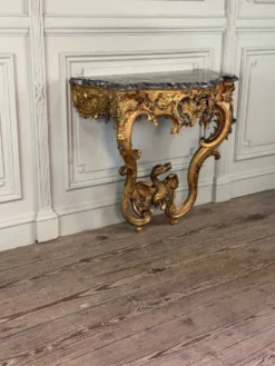 Console Régence au dragon, bois sculpté et doré, Paris vers 1720