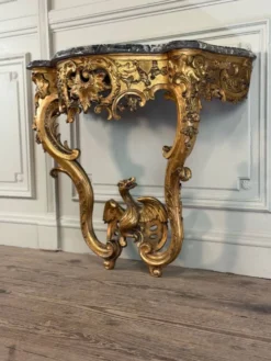 Console Régence au dragon, bois sculpté et doré, Paris vers 1720