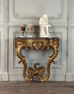 Console Régence au dragon, bois sculpté et doré, Paris vers 1720