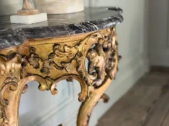 Console Régence au dragon, bois sculpté et doré, Paris vers 1720