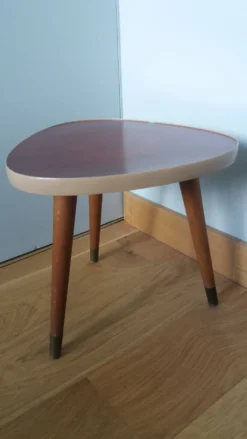 Console tripode bout de canapé porte-plante forme médiator