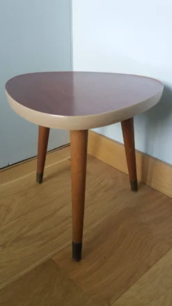 Console tripode bout de canapé porte-plante forme médiator