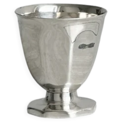 Coquetier ancien en métal argenté poli
