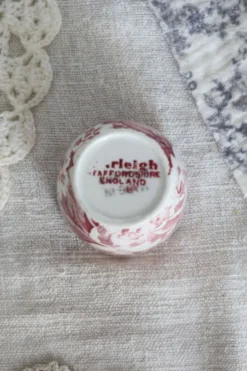 Coquetier ancien faïence anglaise Burleigh Victorian Chintz rouge