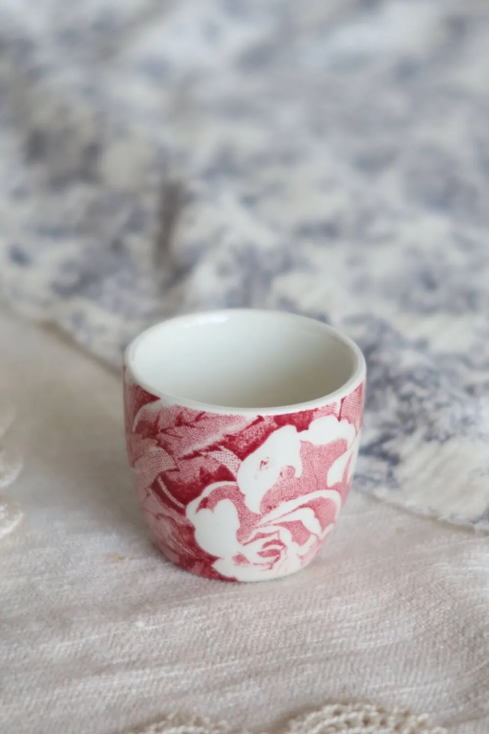 Coquetier ancien faïence anglaise Burleigh Victorian Chintz rouge
