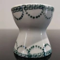 Coquetier diabolo ancien en porcelaine décor frise verte guirlandes