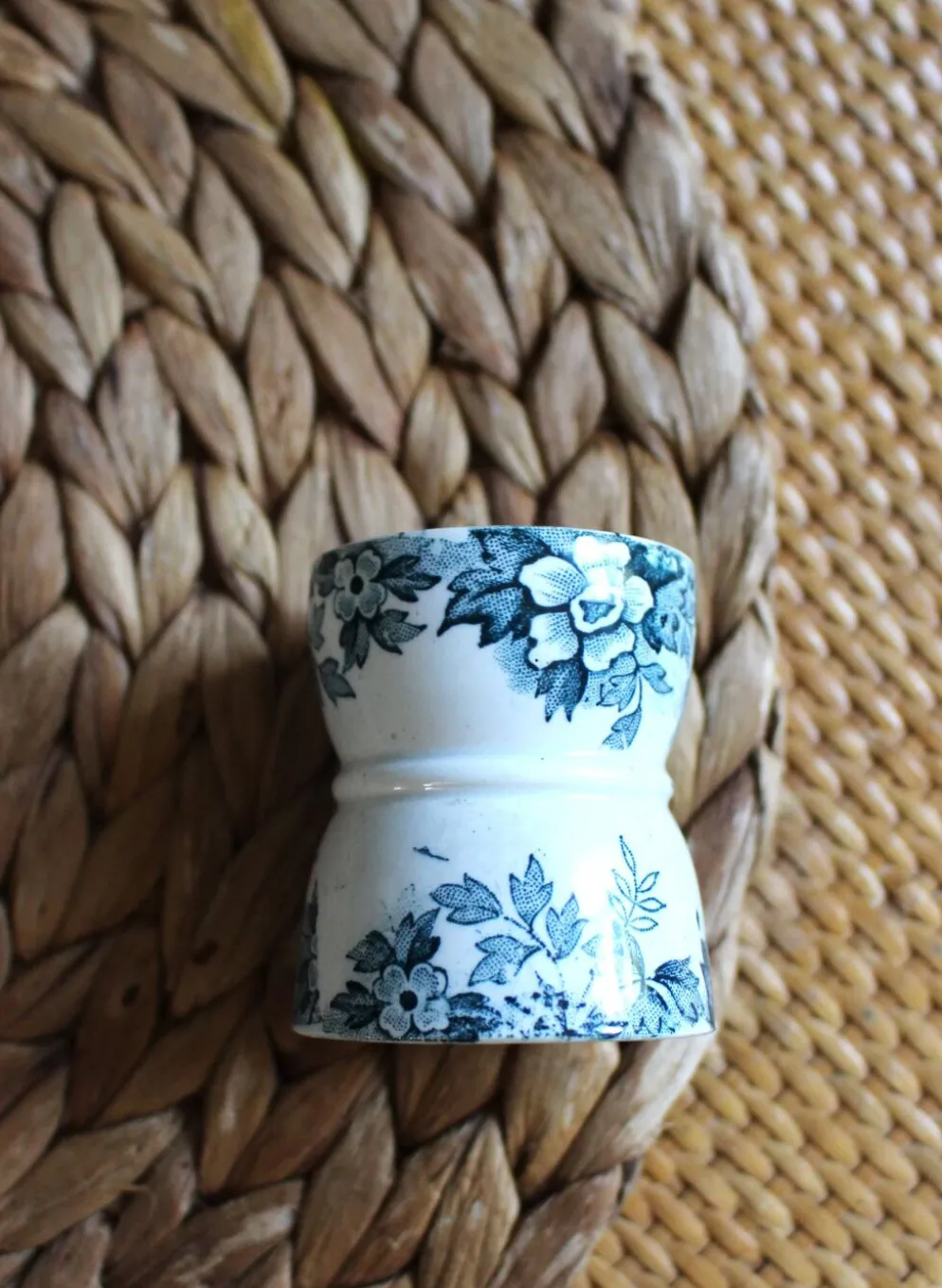 Coquetier Diabolo Terre de Fer fleurs bleu