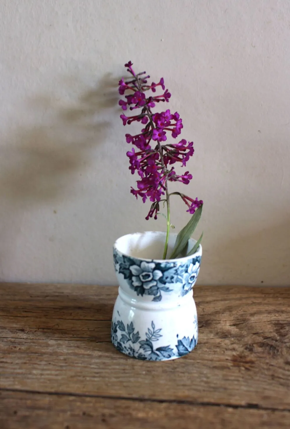 Coquetier Diabolo Terre de Fer fleurs bleu