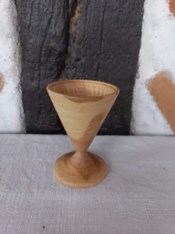 Coquetier en bois tourné